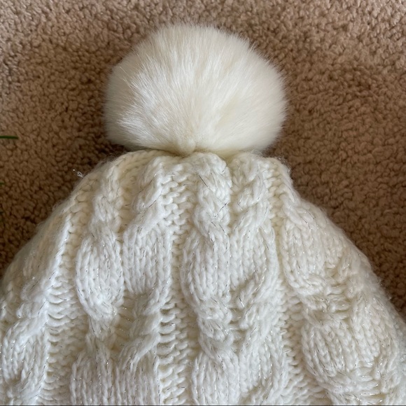 Super Cute Knitted Beanie & Gloves Set - Picture 6 of 12